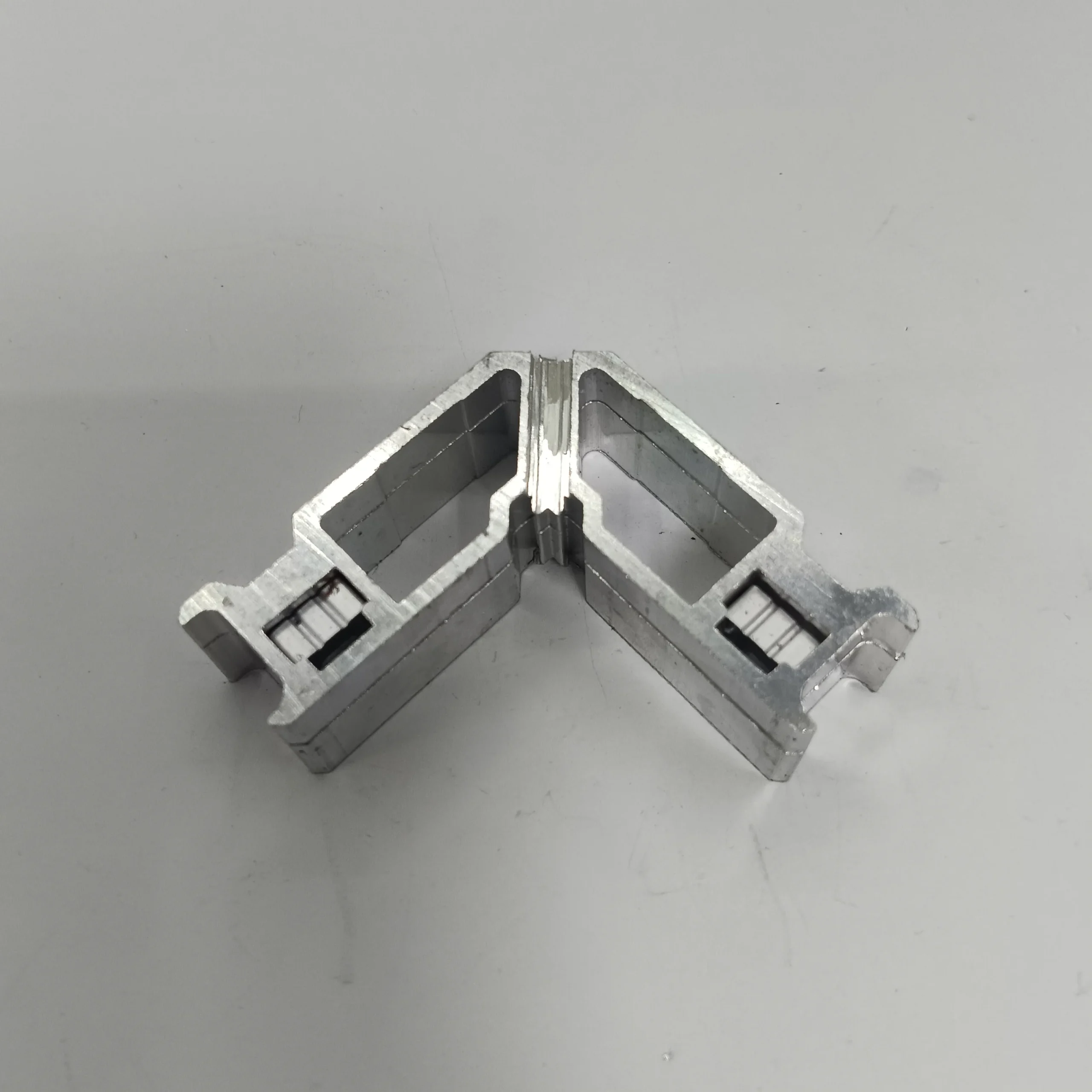 Tengshuo Modern Durable One-Piece Expansion Corner Bracket 90 Degree 6063-T5 Aluminum Door Window Home Use Window Joint Screw